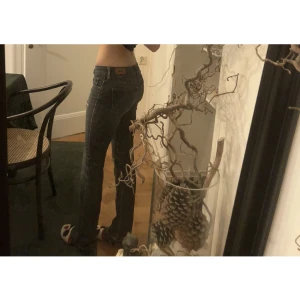 Lågmidjade jeans  - Superfina lågmidjade jeans från Lee som inte längre kommer till användning, skriv för fler bilder💕