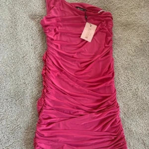 Klänning rosa - Aldrig använd!