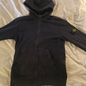 Stone island zip hoodie  - Stone island hoodie i storlek s