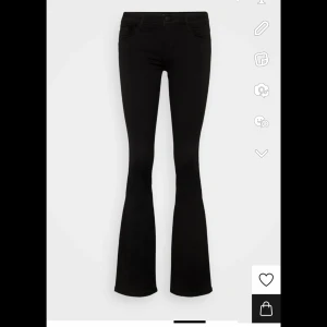 Lågmidjade jeans från only - Oanvända och helt slutsålda lågmidjade jeans från only ❤️tryck köp nu!!