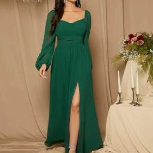 Bal klänningen  - Använd 1 gång, jätte fin  Strlk S 