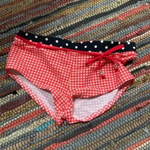 Bikiniunderdel - Bikiniunderdel strl. 36. Använd bara ett par gånger, i nyskick. 