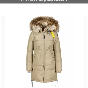 VINTERJACKA - Oanvänd  Long bear - cappucino  Storlek L men passar även S/M då den är slim fit.  OBS! Pris kan diskuteras vid snabb affär