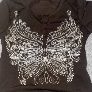 🤍🤎 - Köpt sommar 2022.🤎 Använd under våren 2023.🤍 En liten brun fläck på höger sida🤎 Kom privat för fler bilder 🎀 Priset kan diskuteras!!🎀 