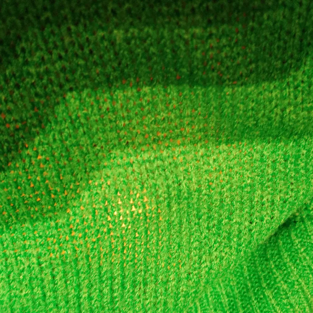 Grön stickad tröja perfekt för vintern, andra bilden är färgen på tröjan 🥰. Stickat.