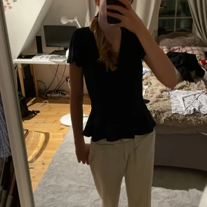 Tröja  -  En superfin tröja som inte kommer till användning längre, använd några få gånger.