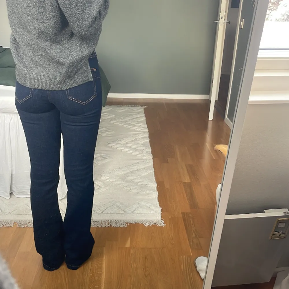 Bootcut jeans - zara - storlek 36 - jag är 170 . Jeans & Byxor.