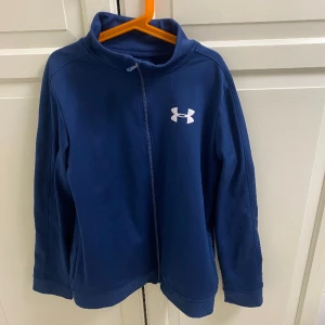 Träning set under armour  - Träning set barn storlek L (158) Sparsamt använd 250:-