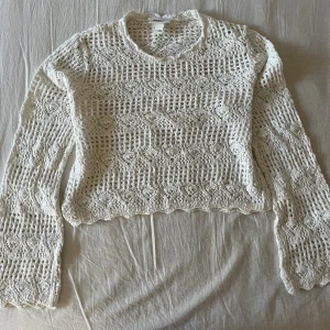 Stickad tröja  - Supersnygg stickad tröja från monki! Storlek L men passar även mindre storlekar om man gillar en oversized modell! 