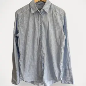 Skjorta från Hunky Dory.  Storlek: M Material: Bomull Helt ny, men utan prislapp.