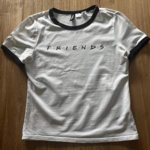 Friends t-shirt från H&M, andvänd fåtal gånger💗