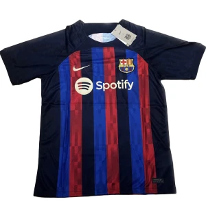 FC Barcelona tröja  - Kommer helt ny och inplastad.  Finns i Stolek S. Först till kvarn:) 