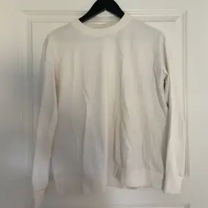 En vit tröja i storlek S från lager 157. Använt skick 