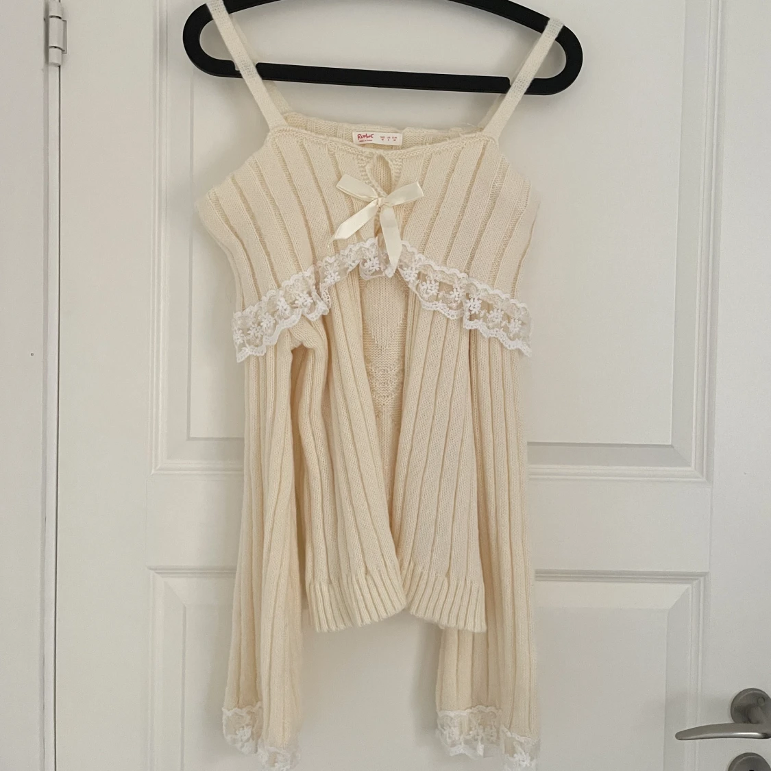 beige off shoulder tröja 🪽 - 90