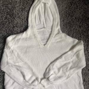 vit stickad hoodie 
