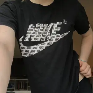 Nike t-shirt i fint skick💞 Kontakta för mer info❣️