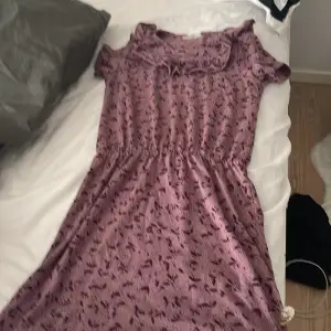 Det är en lila klänning 