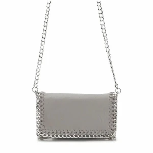 Tiamo väska!!💋🌟 - Säljer nu min sjukt snygga väska från Tiamo!💕såå fin skick!! (Liten slitning på insidan av väskan på högra knappen + kedja se bild 3) syns inte utanpå!😍nypriset 450kr säljer för 350🌟