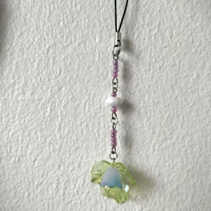 Mobilsmycke - Mobilsmycke med blomma 🌼   skriv till mig för 11kr frak ej spårbar 