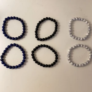 Pärlarmband  - Nya fina armband passar fint ihop  20 kr st eller 3 för 50 kr 