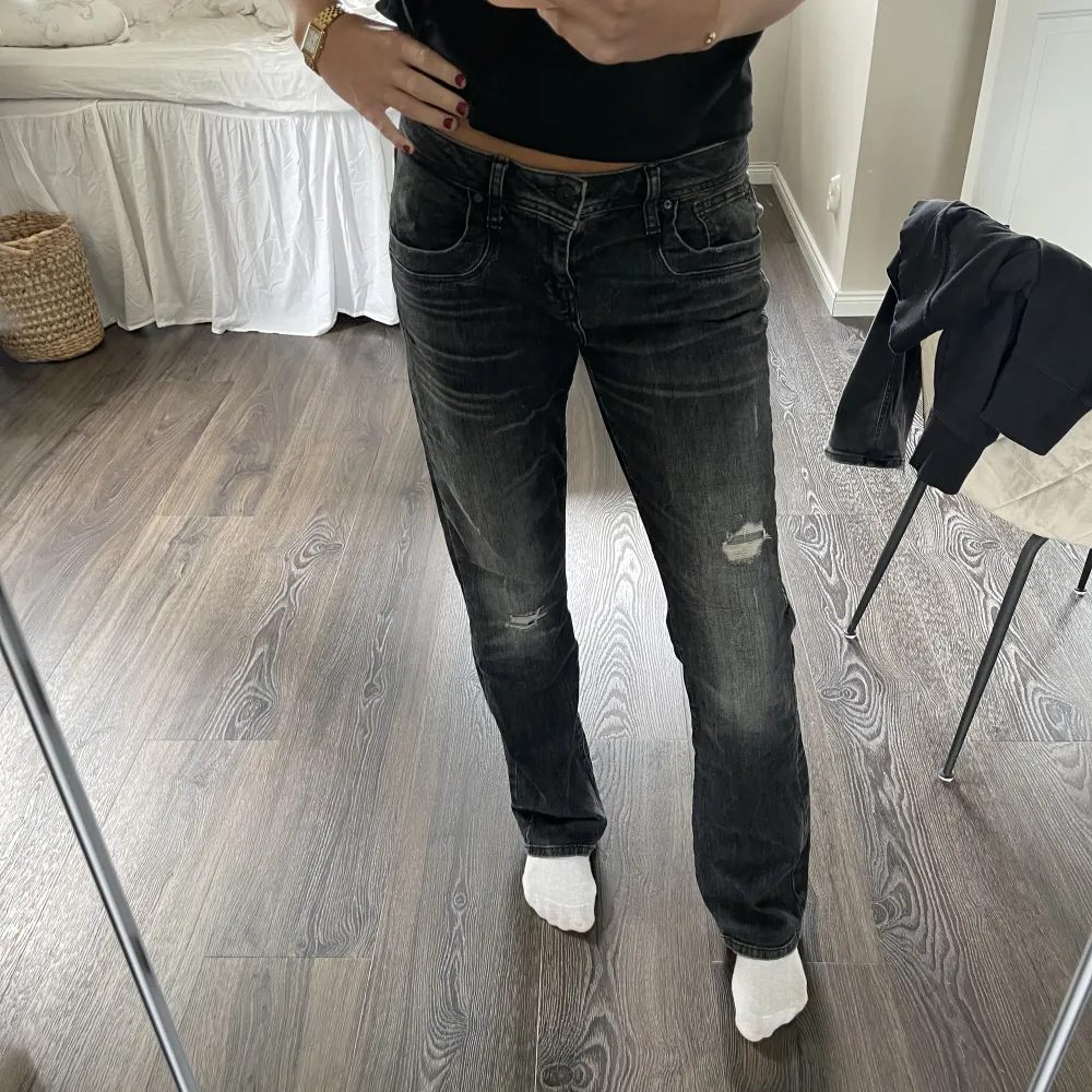 Jättefina lågmidjadd ltb jeans💗Använd fåtal gånger, jättebra skick. Jeans & Byxor.