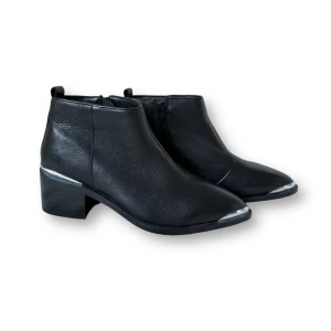 Ankel boots - Helt nya! Passar en 37, jag har alltid 38 och dessa är precis för små.