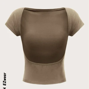 Öppen rygg - Mockabrun topp med öppen rygg, använd några få gånger 💘