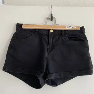 Svarta shorts från H&M