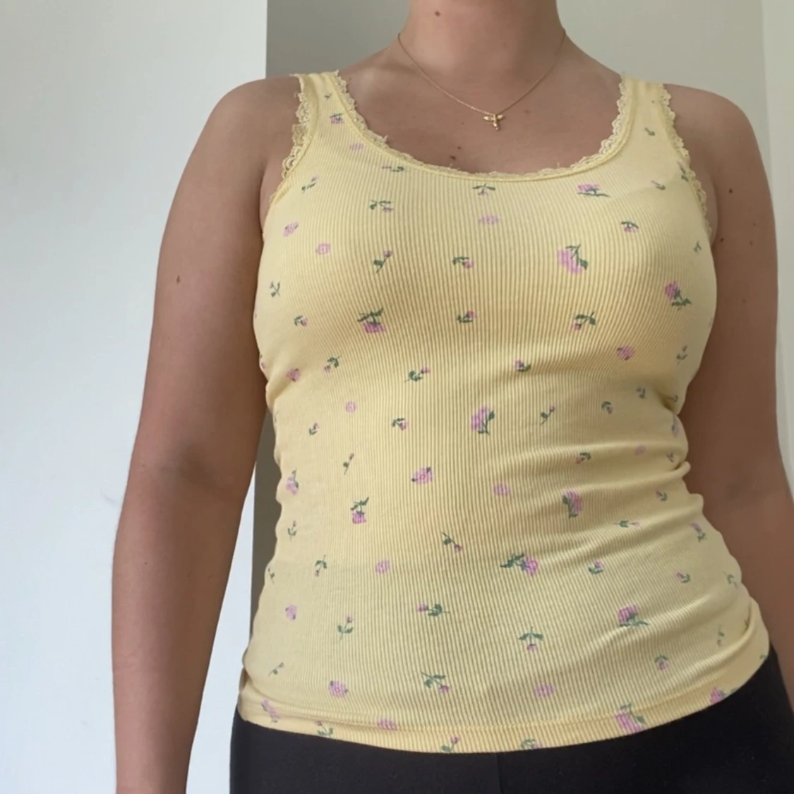 Blommigt spetslinne  - 90