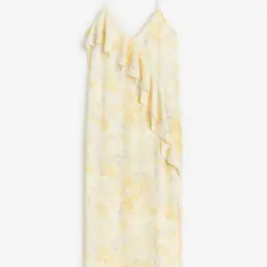 Säljer denna as söta gula klänningen från hm!!! Använd max 2 ggr