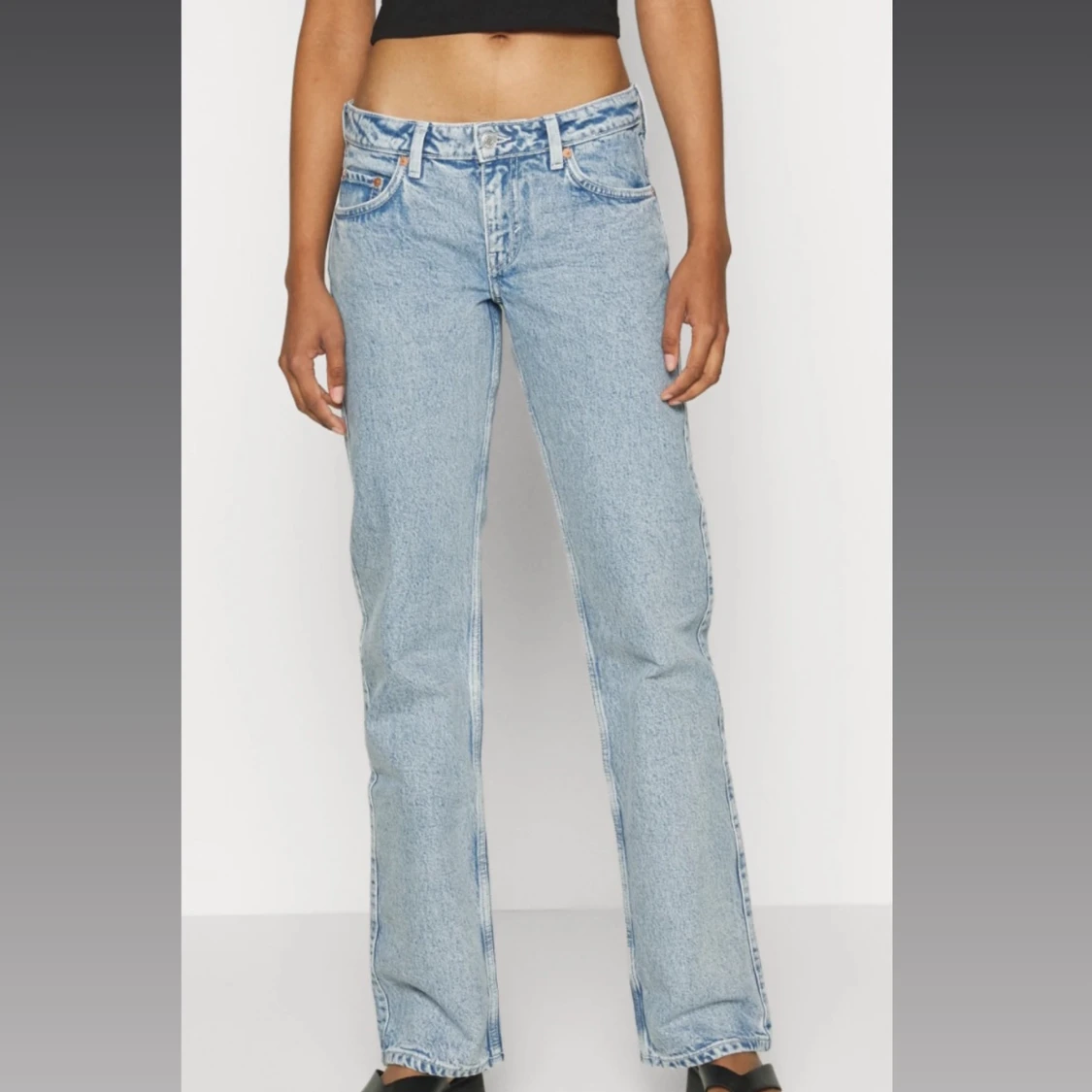 Weekday low arrow jeans💕