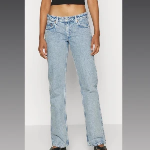 Weekday low arrow jeans💕 - Säljer mina knappt använda weekday low arrow jeans då jag har ett par liknande.💕