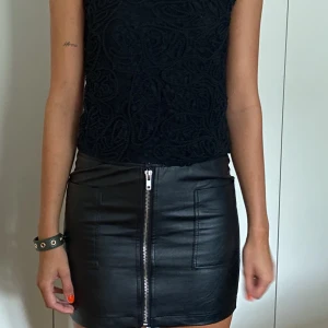 Skinnkjol!  - Säljer min skinnkjol, skriv vid frågor <3 