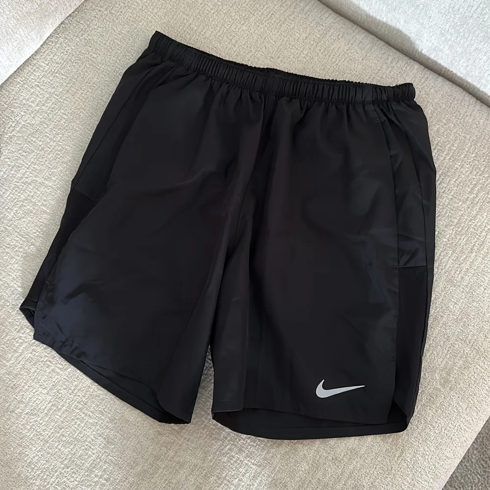 Aldrig använda tränings shorts från Nike! Top kvalitet i Dri-Fit perfekt för alla former av träning.. Shorts.