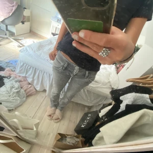 ltb jeans - säljer dem här gråa ltb jeansen! köpta för ungifär ett halvår sen och sparsamt använda! skriv för fler bilder.❣️storlek 25/30 men passar 24/30 också!
