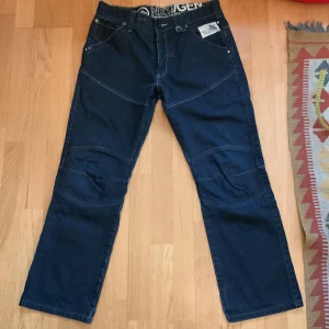 crosshatch nxt//gen jeans - Oanvända nxt gen jeans. Passar inte mig så drf säljer jag. Bra skick