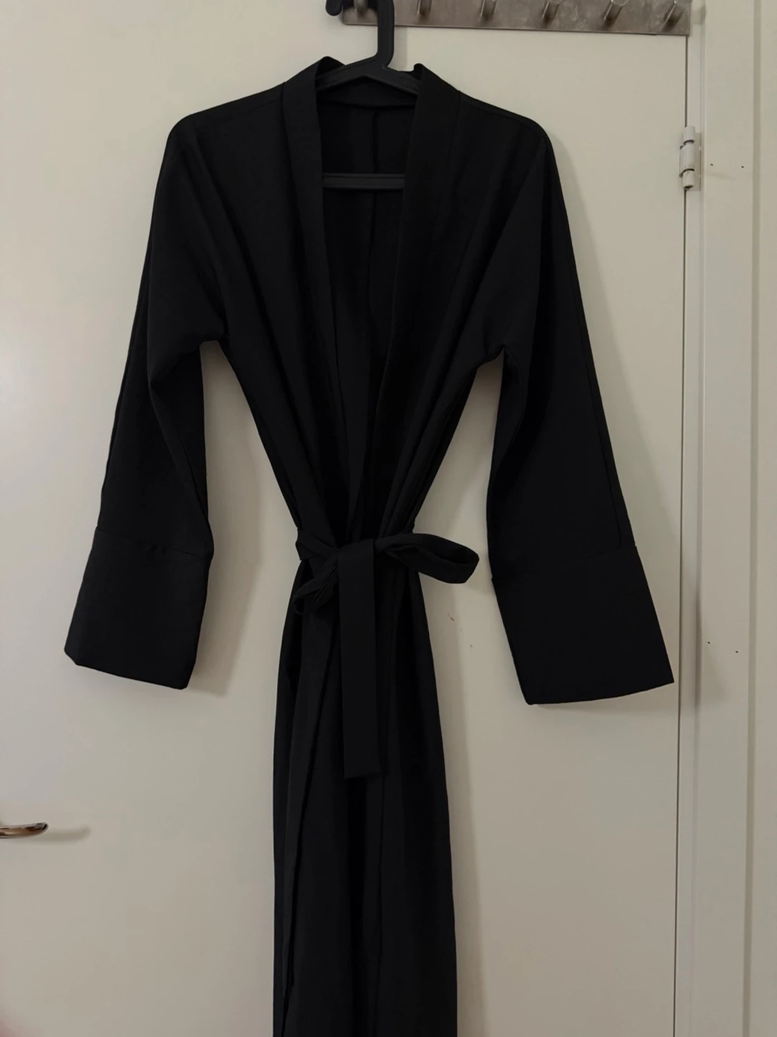 Svart lång abaya med skärp - 1