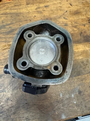 Motoforce racing 70cc racing cylinder, Aerox - Endast monterad. Inga repor i cylindern.