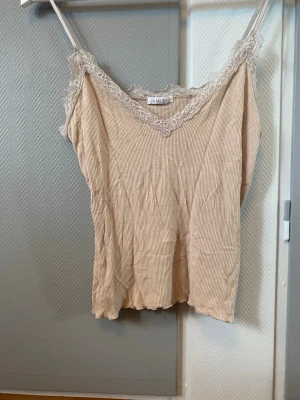 Beige linne  - Säljer ett beigt linne ifrån New Yorker. 