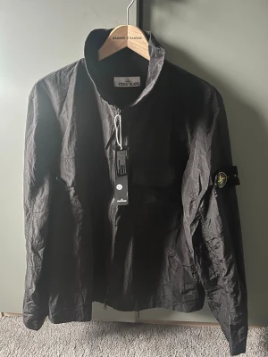 Stone Island overshirt  - Snygg svart overshirt från stone Island, mycket bra skick!