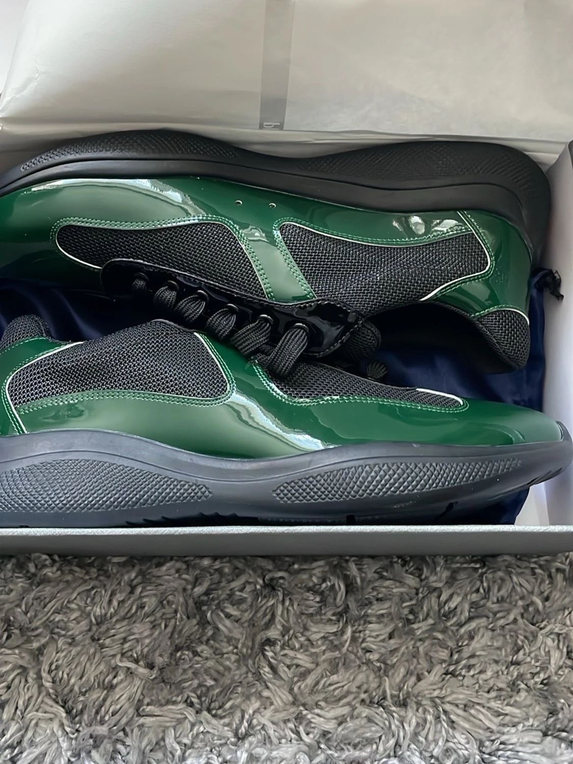 Gröna sneakers från Prada
