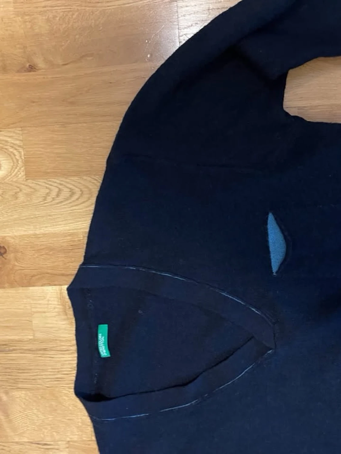 Mörkblå V-ringad tröja Benetton stl L - 1