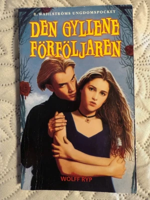 Den gyllene förföljaren  - En ungdomsbok i genren rysare. Pocket. 