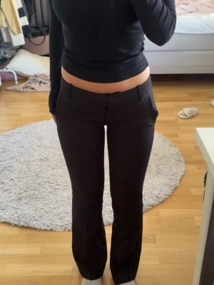 Vera petite kostymbyxor  - Bik boks populära kostymbyxor i modellen Vera petite! Sitter jättebra och är väldigt sköna.