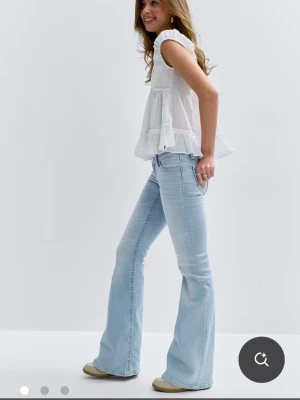 Ljusblå bootcut jeans💕 - Super söta jeans från Gina 14+ i storlek M tall!!💕använda fåtal gånger.