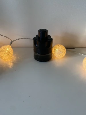 Azzaro  - Hej säljer min Azzaro the most wanted edt intense pga rensar ut mina parfymer som jag inte använder, den är använd ett få par gånger och är köpt ifrån beautybox i affären, obs box ingår ej