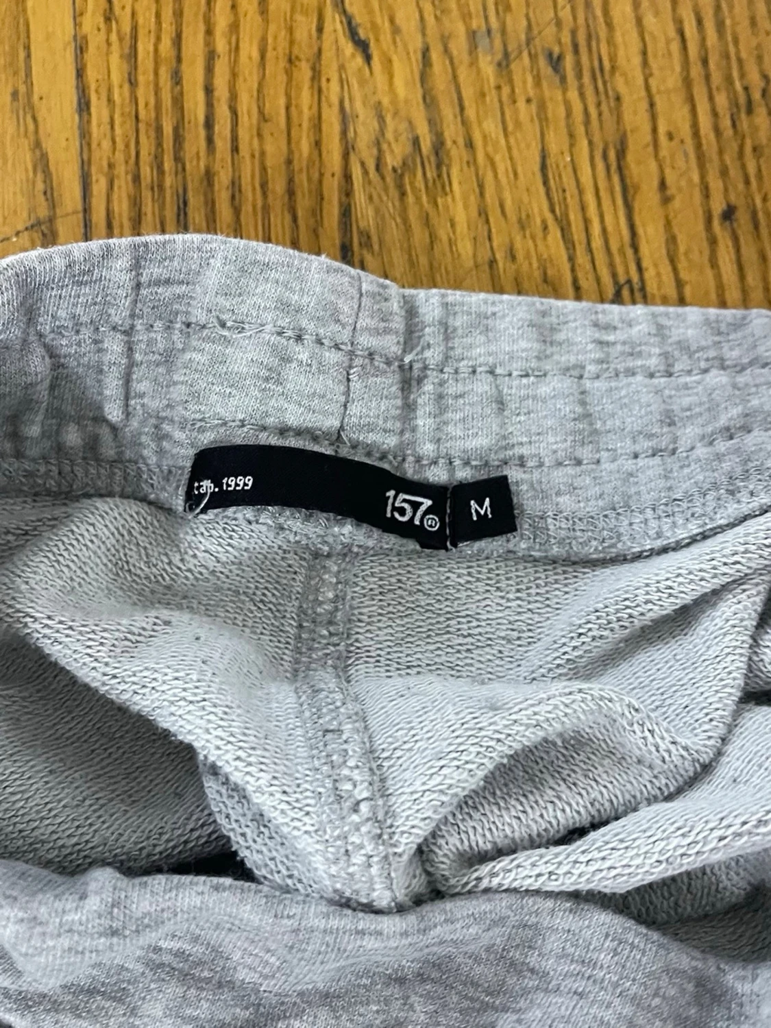 Grå sweatshorts med snörning - 2