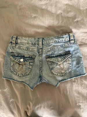 Ginatricot jeansshorts💞💞 - Säljer ett par jättefina jeansshorts från ginatricot i storlek 158, shortsen e i bra skick💗💗