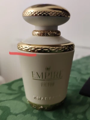 Khadlaj Empire Victor - Khadlaj Empire Victor, ca 90ml kvar av 100. Öppen för byten inom samma prisklass 175-250:-