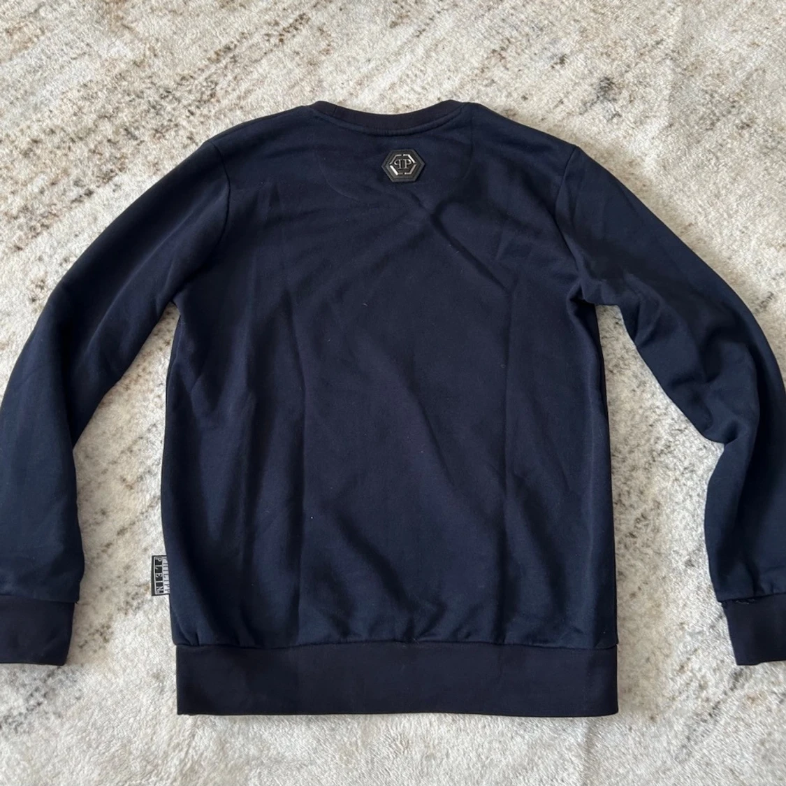Svart sweatshirt med dödskalle - 1